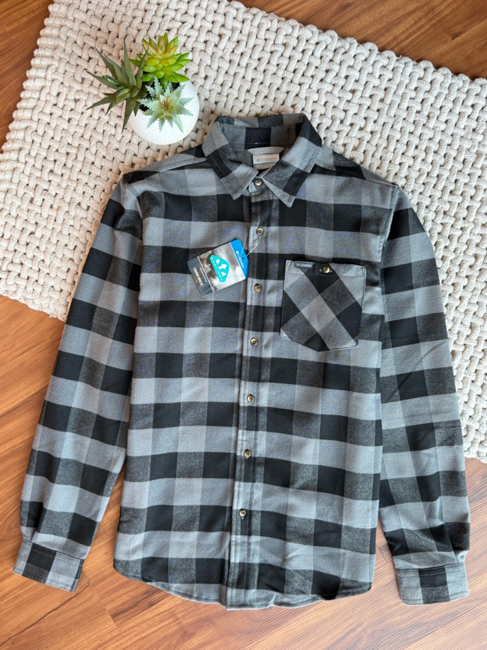 Columbia | Men’s Blue Grass Trail™ Flannel Shirt Black and Gray Plaid | XXS